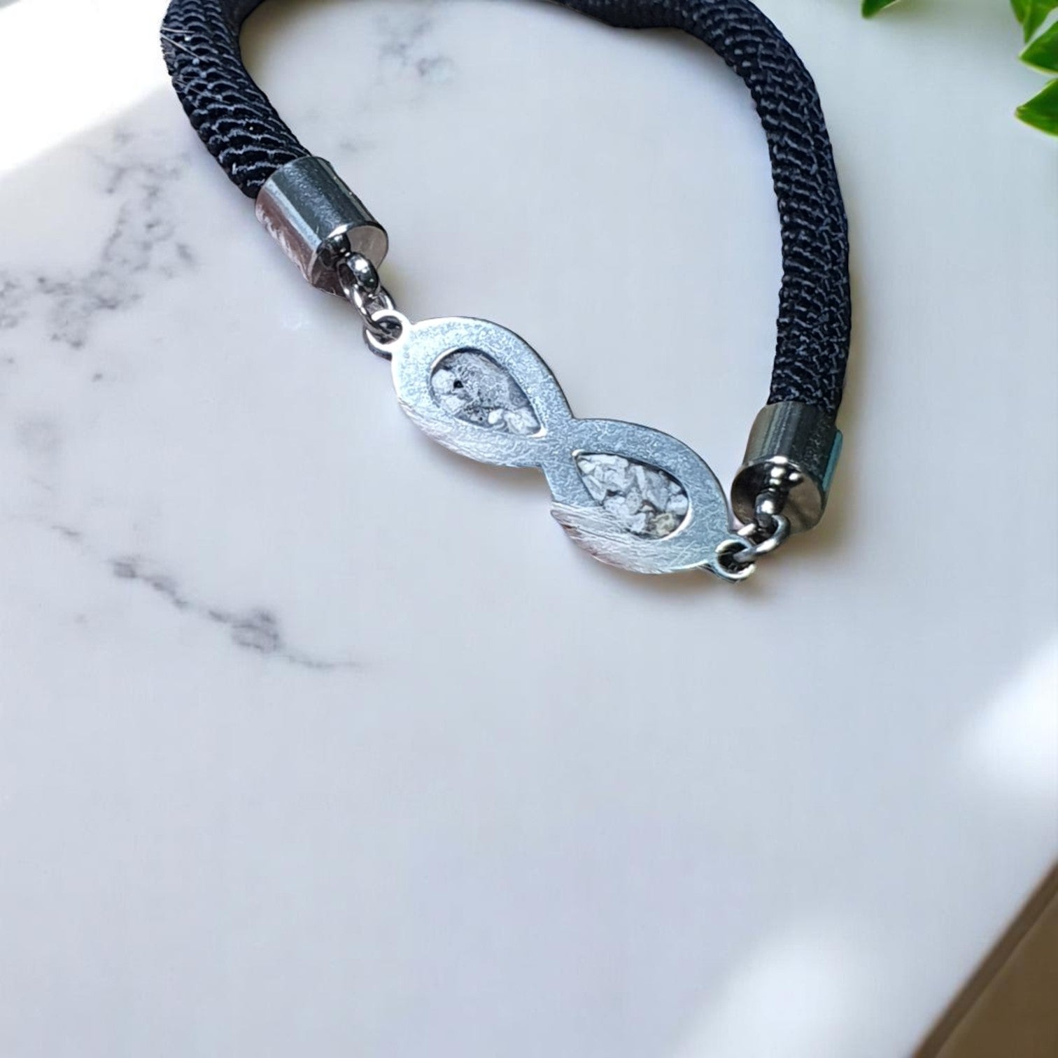 Pulsera infinito cordón