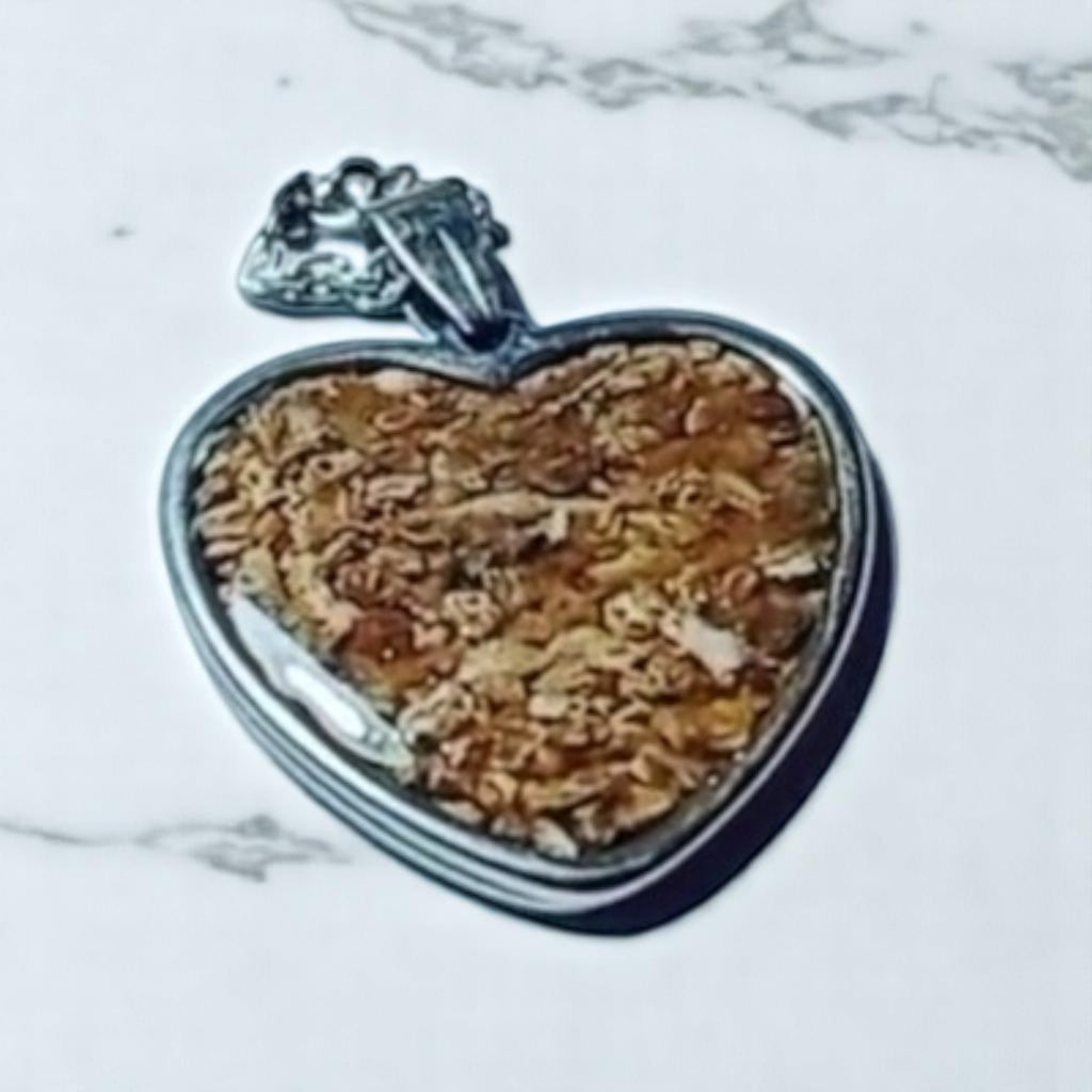 Corazón silueta ceniza