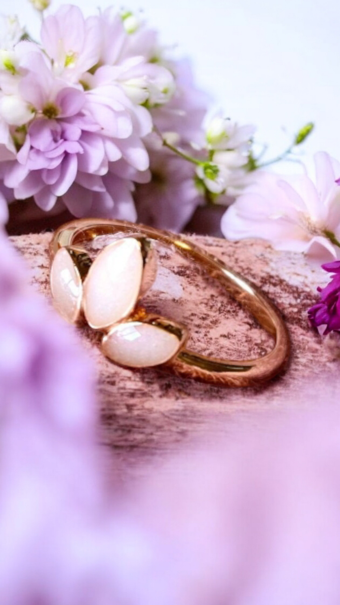 Anillo Hekate en leche materna